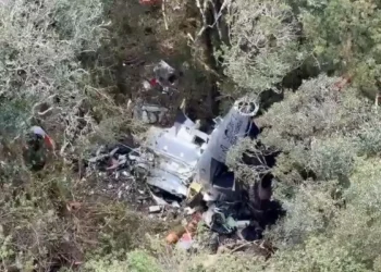 Bombeiros encontram helicóptero com corpo do cantor Rick, em SC