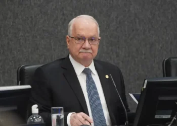 STF: Fachin aguarda explicações de ministros para tomar decisão