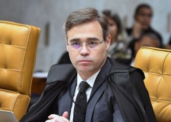 André Mendonça quer levar ao plenário diálogos atribuídos a Vorcaro e Moraes