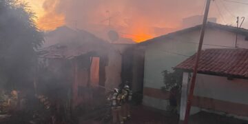 Incêndio de grandes proporções destrói residência em Picos