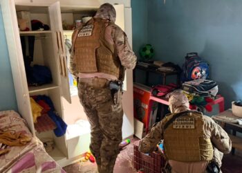 Polícia combate grupo investigado por golpes virtuais e lavagem de dinheiro
