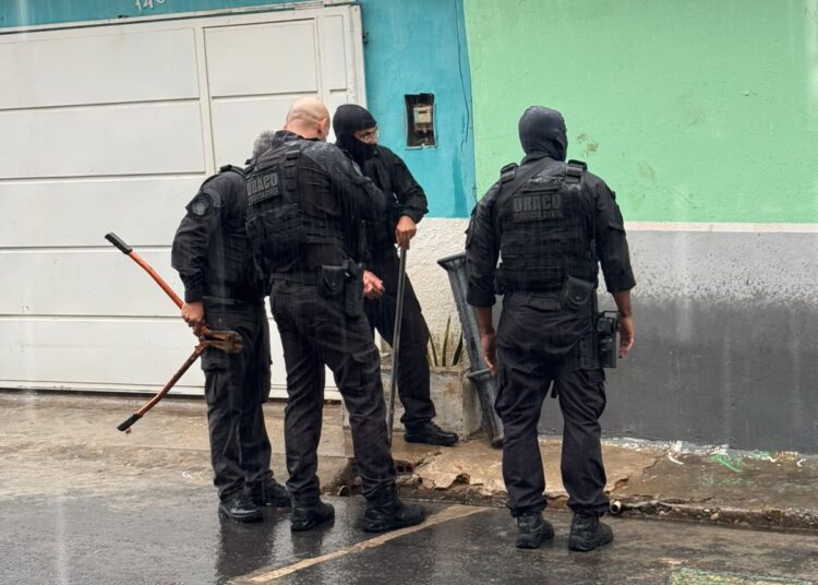 Operação contra facção criminosa cumpre 26 mandados na zona Sul de Teresina