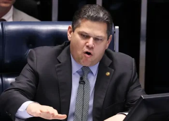 Davi Alcolumbre vai promulgar fim da escala 6×1 nesta sexta