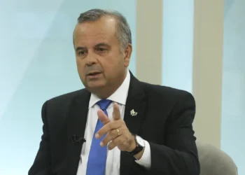 Partidos reforçam confiança nas urnas após fuga e fala de Flávio