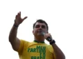 Senador Flávio Bolsonaro foge do Brasil e já está nos EUA