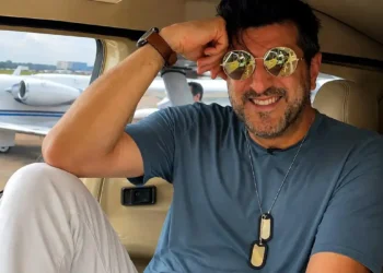 Com doença rara, piloto e youtuber Lito Sousa morre aos 59 anos