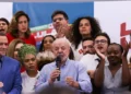 Presidente Lula cobra Flávio Bolsonaro sobre apoio ao fim da escala 6×1