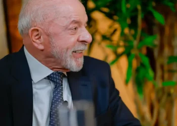 Lula diz que vai entregar na terça ao TSE pedido de abertura de sigilo