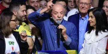 “Vamos mudar o jeito de governar este país”, diz Lula após vitória