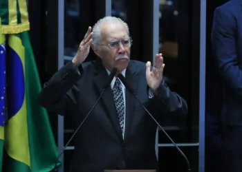 José Sarney é internado em UTI, em São Luís (MA), após procedimento abdominal