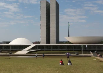 Calendário especial pode acelerar votação da PEC do fim da escala 6×1